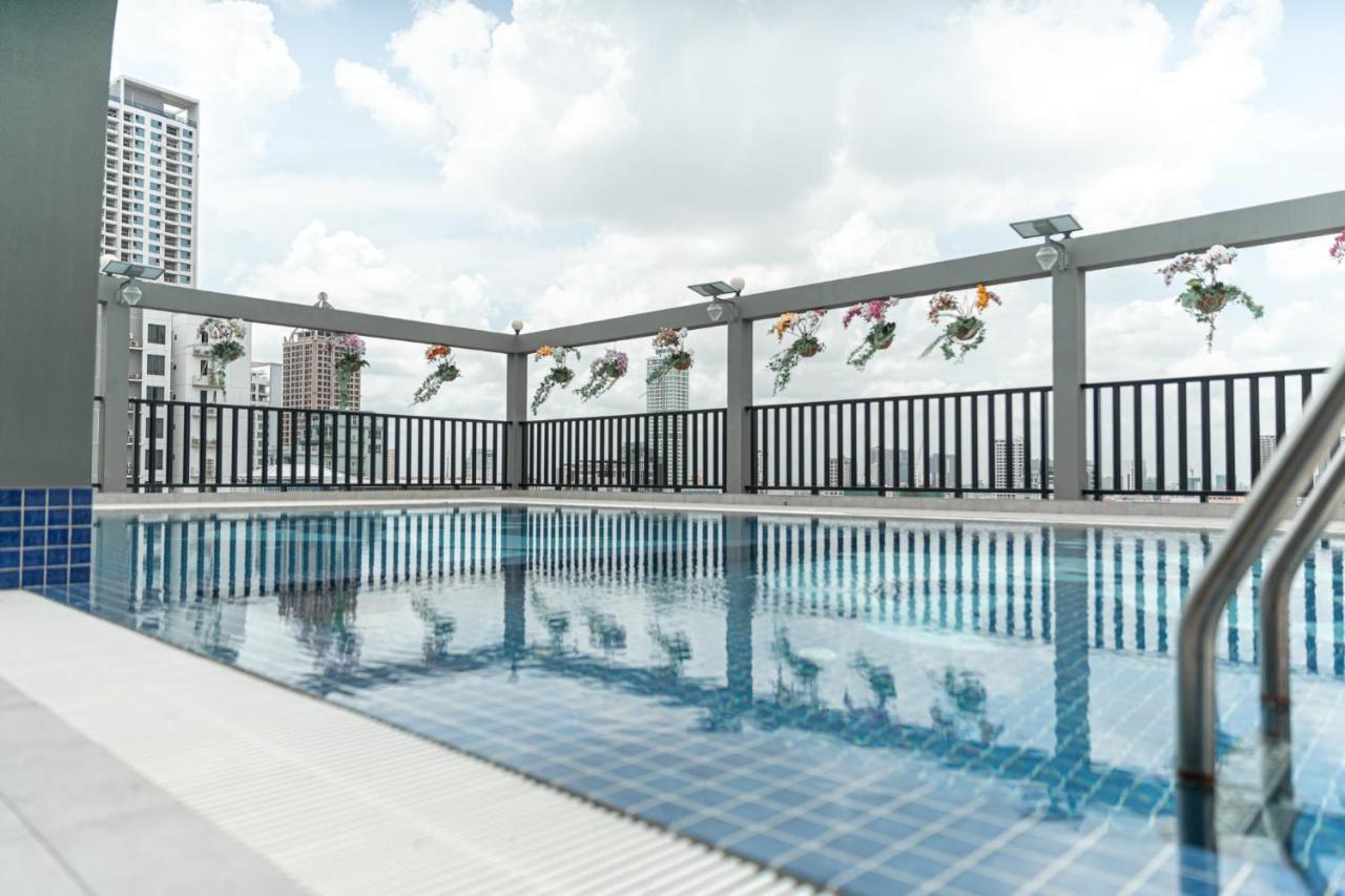 The Onra Hotel Phnom Penh Exterior foto