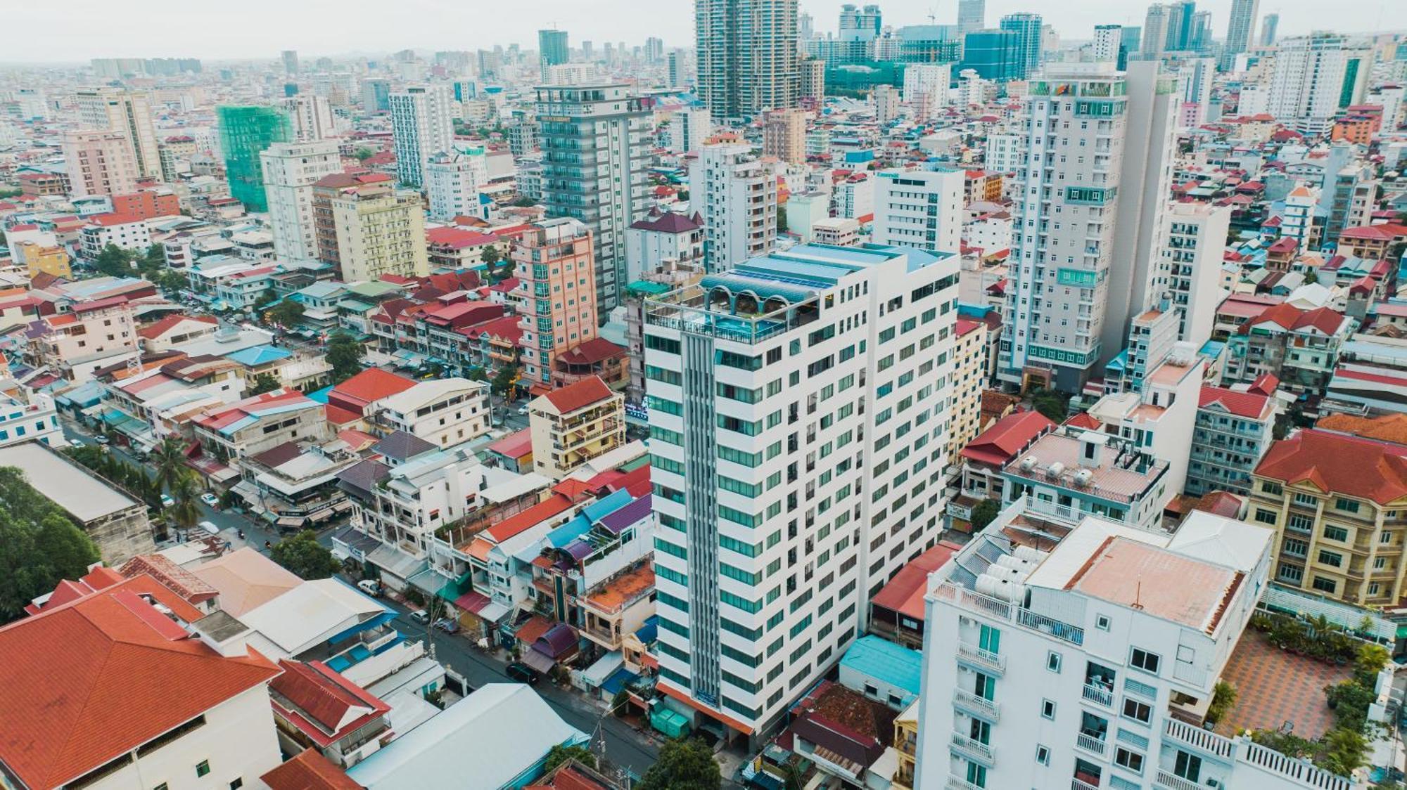 The Onra Hotel Phnom Penh Exterior foto
