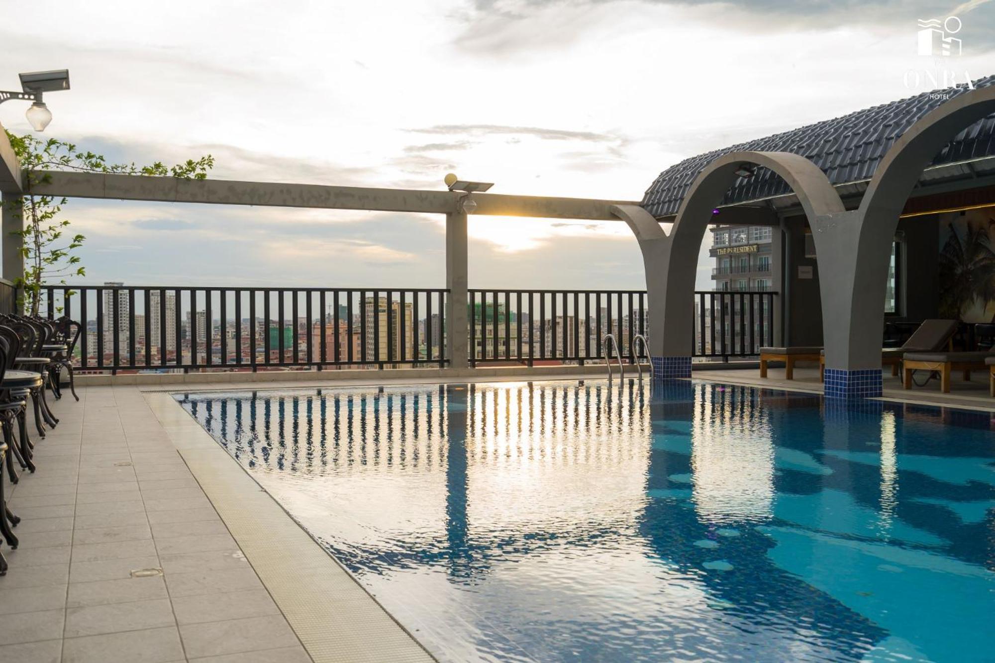The Onra Hotel Phnom Penh Exterior foto